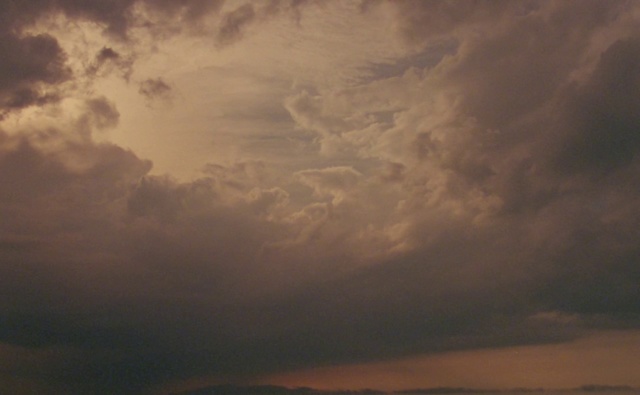 Video Reference: Sky, Cloud, Daytime, Atmospheric phenomenon, Atmosphere, Horizon, Cumulus, Evening, Morning, Dusk