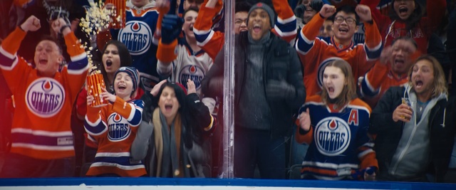 Video Reference: Product, Fan, Team sport, Ice hockey, Player, Sports, Ball game, Hockey, Jersey, College ice hockey, Person