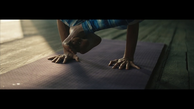 Video Reference: screenshot, snapshot, photography, leg, darkness, hand, human, foot, floor, girl