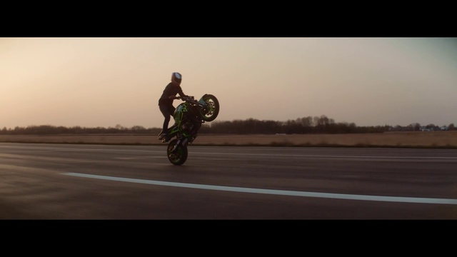 Video Reference: Motorcycle, Stunt performer, Stunt, Motorcycling, Wheelie, Extreme sport, Vehicle, Motocross, Freestyle motocross, Motorcycle racing
