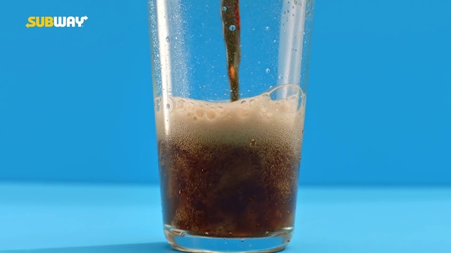 Video Reference: Drink, Alcoholic beverage, Non-alcoholic beverage, Highball glass, Cocktail, Distilled beverage, Pint glass, Italian soda, Liquid, Juice