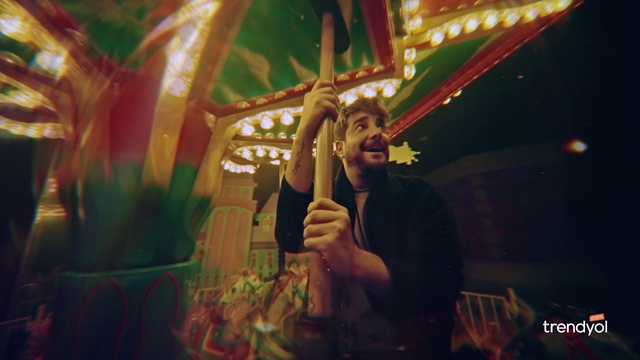 Video Reference: Amusement ride, Fun, Snapshot, Music, Event, Amusement park, Photography, Performance, Recreation, Art