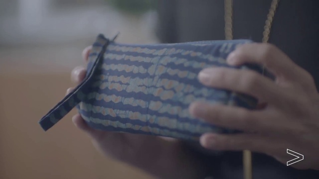 Video Reference: Blue, Hand, Finger, Textile, Wool, Coin purse, Denim, Thread, Person, Indoor, Holding, Using, Remote, Sitting, Computer, Food, Man, Control, Black, Table, Keyboard, Someone, White, Laptop, Young, Video, Game, Woman, Playing