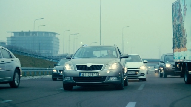 Video Reference: Land vehicle, Vehicle, Car, Full-size car, Vehicle registration plate, Mid-size car, Infrastructure, Luxury vehicle, Road