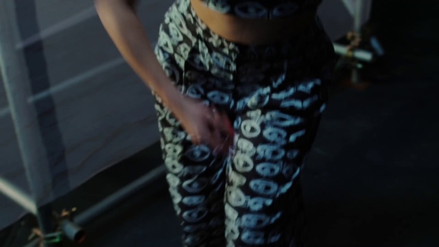 Video Reference: Blue, Human leg, Arm, Joint, Leg, Fashion, Human body, Muscle, Hand, Black hair