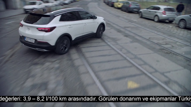 Video Reference: Land vehicle, Vehicle, Car, Automotive design, Automotive tire, Sport utility vehicle, Parking, Mode of transport, Tire, Kia sportage