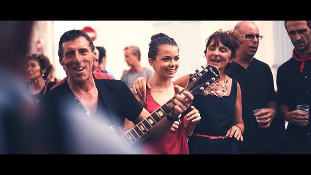 Video Reference: People, Social group, Guitar, Event, String instrument, Musician, String instrument, Plucked string instruments, Fun, Guitarist, Person