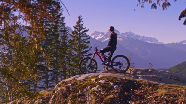 Video Reference: Cycle sport, Mountain biking, Downhill mountain biking, Cycling, Vehicle, Mountain bike, Bicycle, Freeride, Mountain bike racing, Outdoor recreation