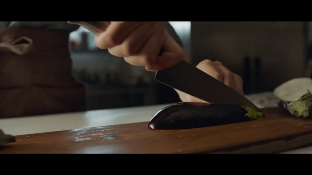 Video Reference: Kitchen knife, Hand, Finger, Food, Cutlery, Tableware, À la carte food, Knife, Cutting board, Hardwood