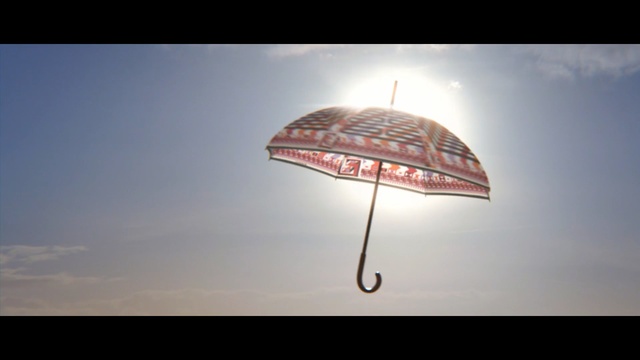Video Reference: sky, parachute, cloud, daytime, umbrella, air sports