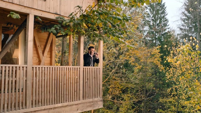 Video Reference: Tree, Fence, Wood, Plant, Outdoor structure, Home fencing, House, Picket fence