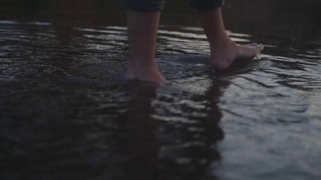 Video Reference: Water, Leg, Reflection, Human leg, Barefoot, Foot, Sky, Footwear, Atmosphere, Human body