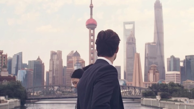 Video Reference: Landmark, City, Urban area, Human settlement, Metropolitan area, Snapshot, Skyscraper, Architecture, Metropolis, White-collar worker, Person