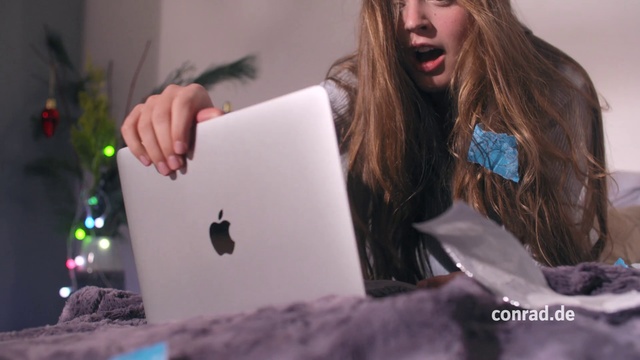 Video Reference: Hair, Brown hair, Long hair, Blond, Fun, Finger, Photography, Technology, Hand, Eyelash