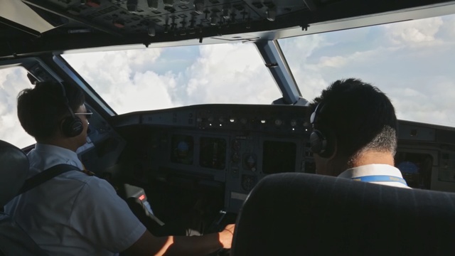 Video Reference: Cockpit, Pilot, Vehicle, Air travel, Helicopter pilot, Aviation, Aerospace engineering, Windshield, Airline, Passenger