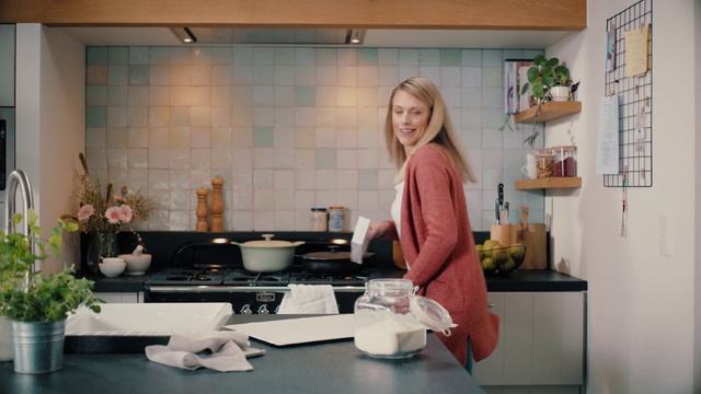 Video Reference: Cooking, Cook, Room