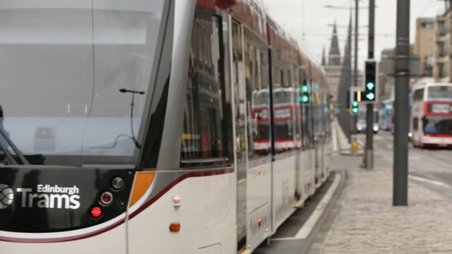 Video Reference: transport, tram, mode of transport, metropolitan area, vehicle, public transport, bus, lane, metropolis, motor vehicle, Person