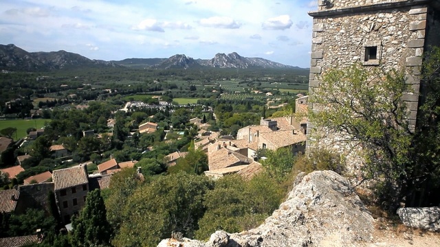 Video Reference: Mountain village, Village, Town, Mountain, Tourism, Sky, Rural area, Building, City, Fortification