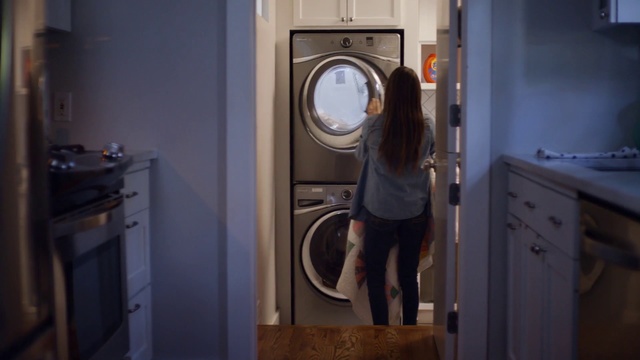 Video Reference: Washing machine, Major appliance, Clothes dryer, Home appliance, Laundry room, Room, Laundry, Door, Person