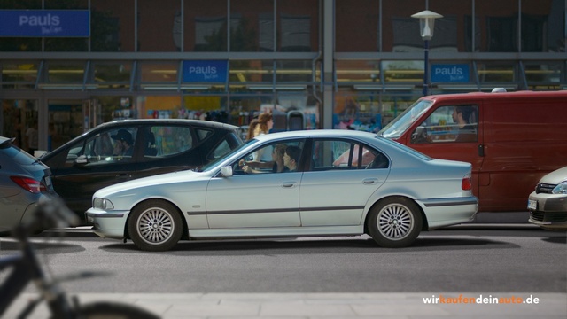 Video Reference: Land vehicle, Vehicle, Car, Executive car, Luxury vehicle, Bmw, Transport, Automotive design, Alloy wheel