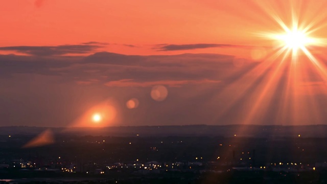 Video Reference: Sky, Sun, Horizon, Daytime, Atmospheric phenomenon, Sunrise, Afterglow, Light, Evening, Atmosphere
