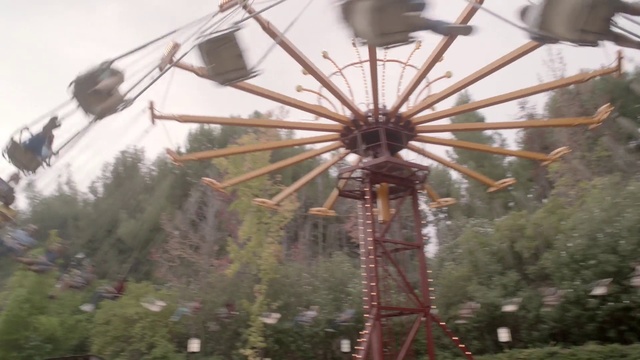 Video Reference: Ferris wheel, Amusement ride, Amusement park, Tourist attraction, Wheel, Recreation, Park, Nonbuilding structure