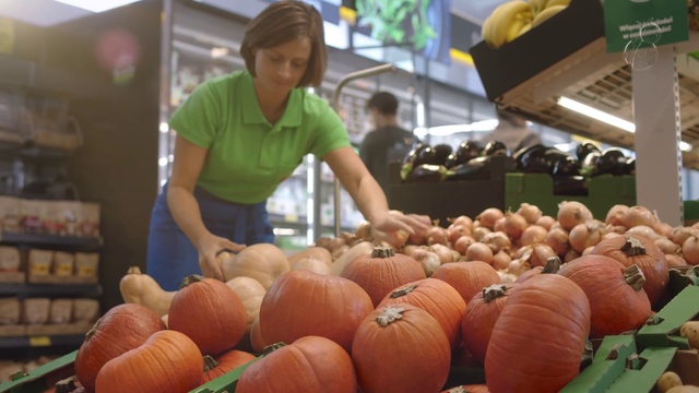 Video Reference: Natural foods, Local food, Whole food, Winter squash, Calabaza, Pumpkin, Vegetable, Gourd, Marketplace, Plant
