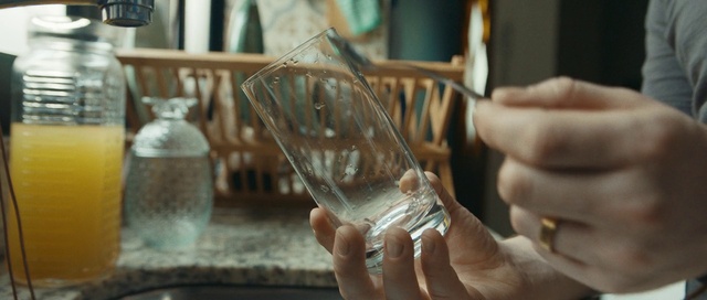 Video Reference: Glass, Hand, Drink, Drinkware, Glasses, Alcohol, Stemware, Transparent material, Tableware, Wine glass