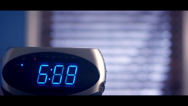 Video Reference: Digital clock, Alarm clock, Clock, Radio clock, Home accessories, Display device, Measuring instrument, Technology, Interior design, Electronic device, Person