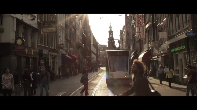 Video Reference: Street, Town, Metropolis, Mode of transport, Pedestrian, Metropolitan area, Urban area, Human settlement, Downtown, Neighbourhood