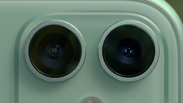 Video Reference: Audio equipment, Close-up, Technology, Electronic device, Loudspeaker, Material property, Circle