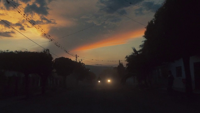 Video Reference: Sky, Cloud, Atmospheric phenomenon, Evening, Morning, Sunset, Sunrise, Horizon, Atmosphere, Afterglow