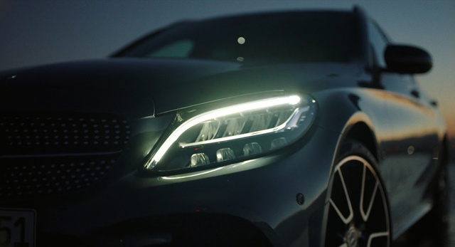 Video Reference: Land vehicle, Vehicle, Car, Automotive design, Headlamp, Mid-size car, Luxury vehicle, Light, Automotive lighting