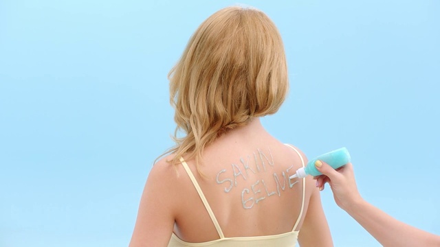 Video Reference: Hair, Shoulder, Skin, Blond, Neck, Hairstyle, Joint, Arm, Back, Brown hair