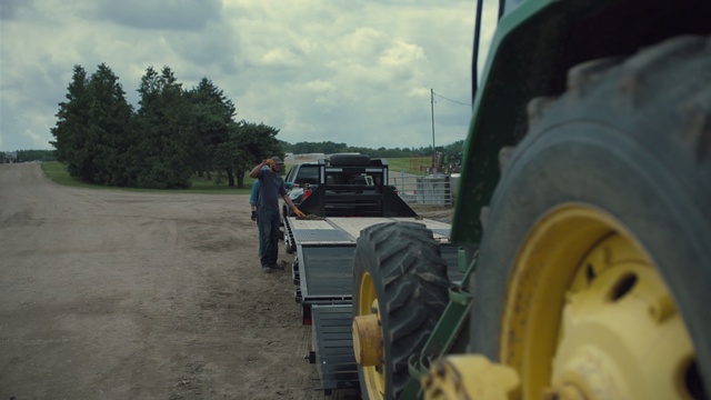 Video Reference: Automotive tire, Tire, Vehicle, Tractor, Mode of transport, Auto part, Automotive wheel system, Soil, Agricultural machinery, Road