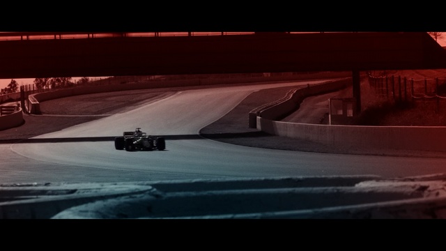 Video Reference: Vehicle, Race car, Sky, Race track, Mode of transport, Car, Racing, Snow, Motorsport, Open-wheel car