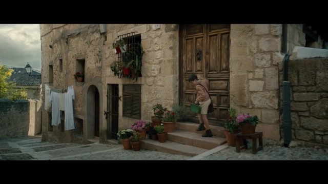 Video Reference: Historic site, Town, Building, Wall, Neighbourhood, Arch, Nativity scene, Street, Alley, History