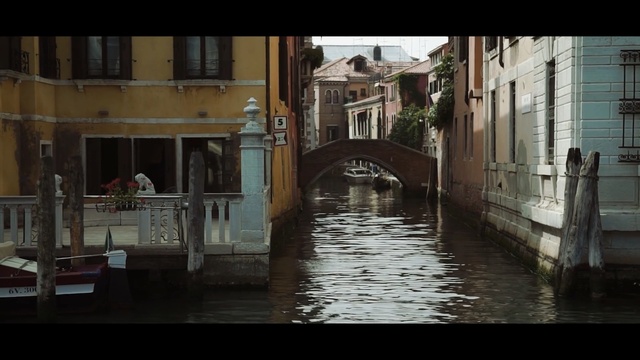 Video Reference: waterway, canal, water, body of water, town, gondola, channel, street, alley, reflection