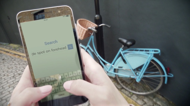 Video Reference: gadget, technology, bicycle accessory, electronic device, bicycle, communication device, product, mobile phone, Person