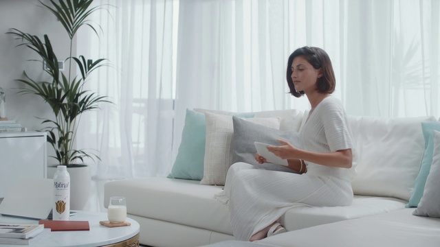 Video Reference: Furniture, Comfort, Skin, Room, Interior design, Sitting, Bed, Mattress, Living room, Textile