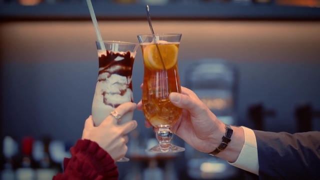 Video Reference: Drink, Alcoholic beverage, Cocktail, Food, Distilled beverage, Liqueur, Apéritif, Non-alcoholic beverage, Alcohol, Cuisine