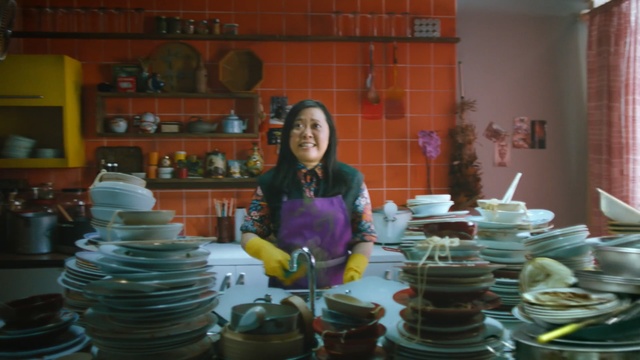 Video Reference: kitchen, home, table, Person