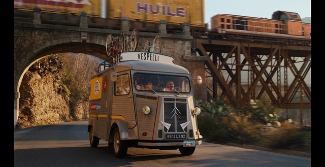 Video Reference: Land vehicle, Vehicle, Mode of transport, Motor vehicle, Transport, Truck, Car, Commercial vehicle, Citroën h van, Architecture