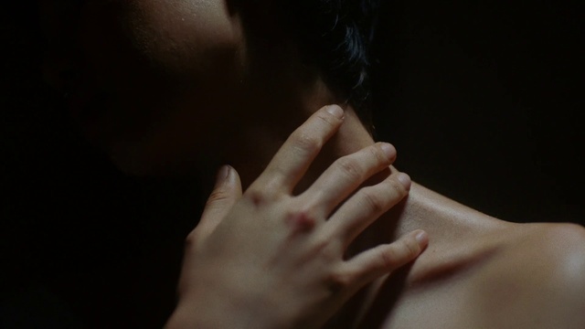 Video Reference: Hand, Finger, Skin, Nose, Arm, Nail, Joint, Neck, Shoulder, Lip