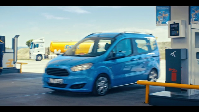 Video Reference: Automotive parking light, Wheel, Tire, Vehicle, Hood, Vehicle registration plate, Sky, Window, Motor vehicle, Automotive lighting