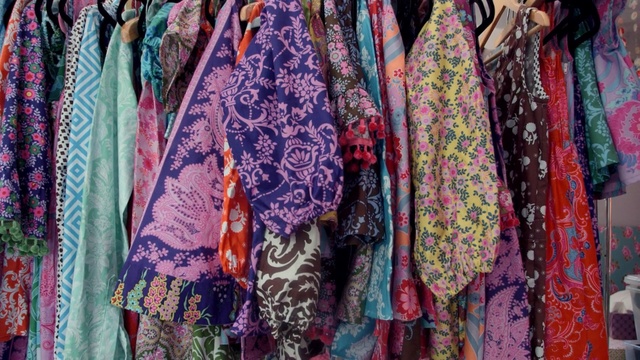 Video Reference: clothing, textile, boutique, dress, tradition, bazaar, pattern, stole, paisley, marketplace