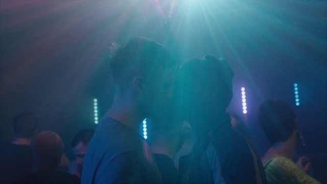 Video Reference: Crowd, Light, Performance, Sky, Disco, Music, Nightclub, Event, Music venue, Fun