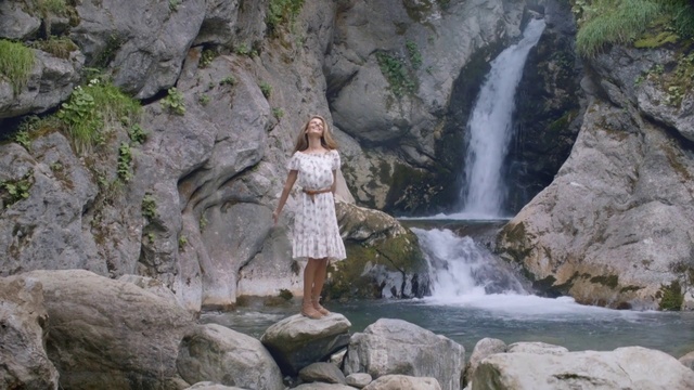 Video Reference: Waterfall, Water resources, Water, Nature, Watercourse, Beauty, Stream, Fun, Water feature, Rock