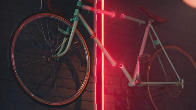 Video Reference: Bicycle wheel, Bicycle part, Spoke, Bicycle tire, Bicycle, Bicycle frame, Bicycle accessory, Red, Bicycle fork, Light