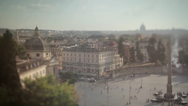 Video Reference: Atmospheric phenomenon, Landmark, City, Building, Town, Human settlement, Architecture, Urban area, Metropolitan area, Sky, Person